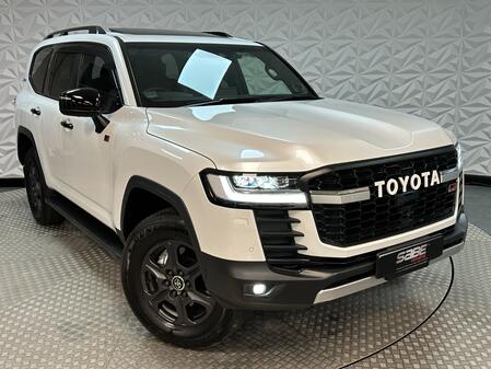 Toyota land cruiser 300 ZX UK